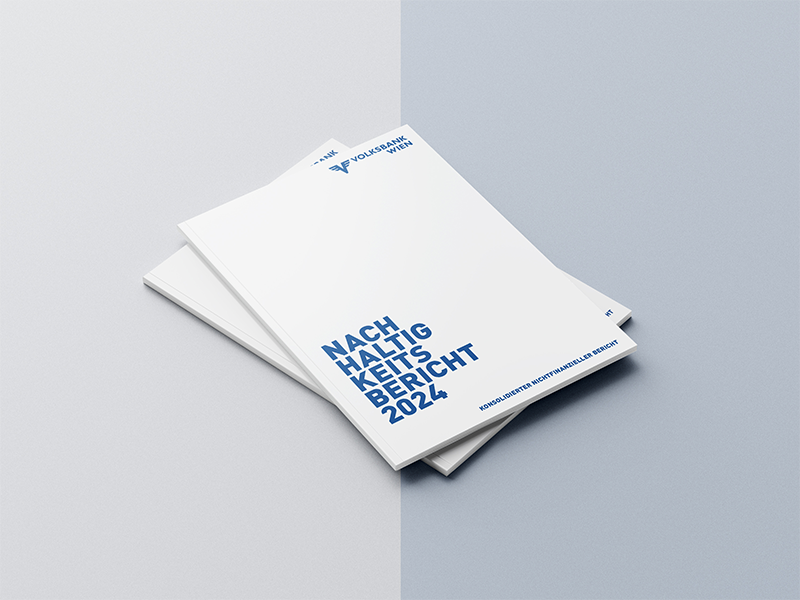 2 weiße Berichte, die übereinander liegen